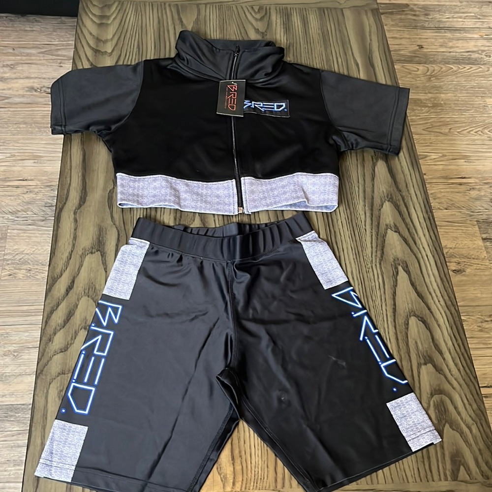 Bred Inc medium woman’s short set